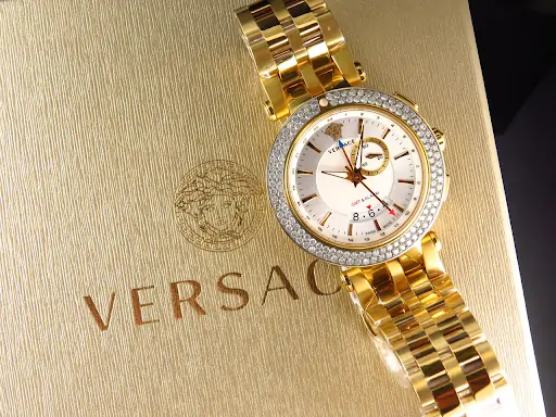 Chú ý trong cách đeo đồng hồ Versace 